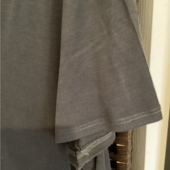 V-Neck Top - Picture 3 of 4